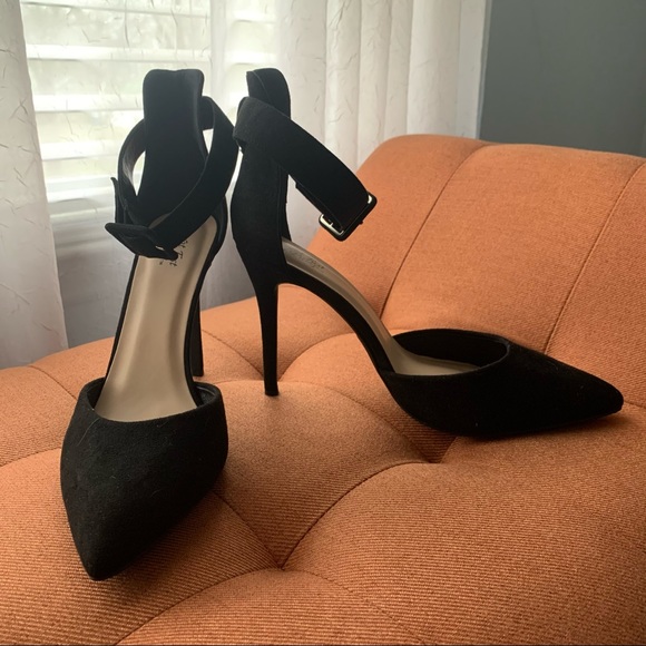 Black heeled pumped with ankle strap close toe - Picture 6 of 8